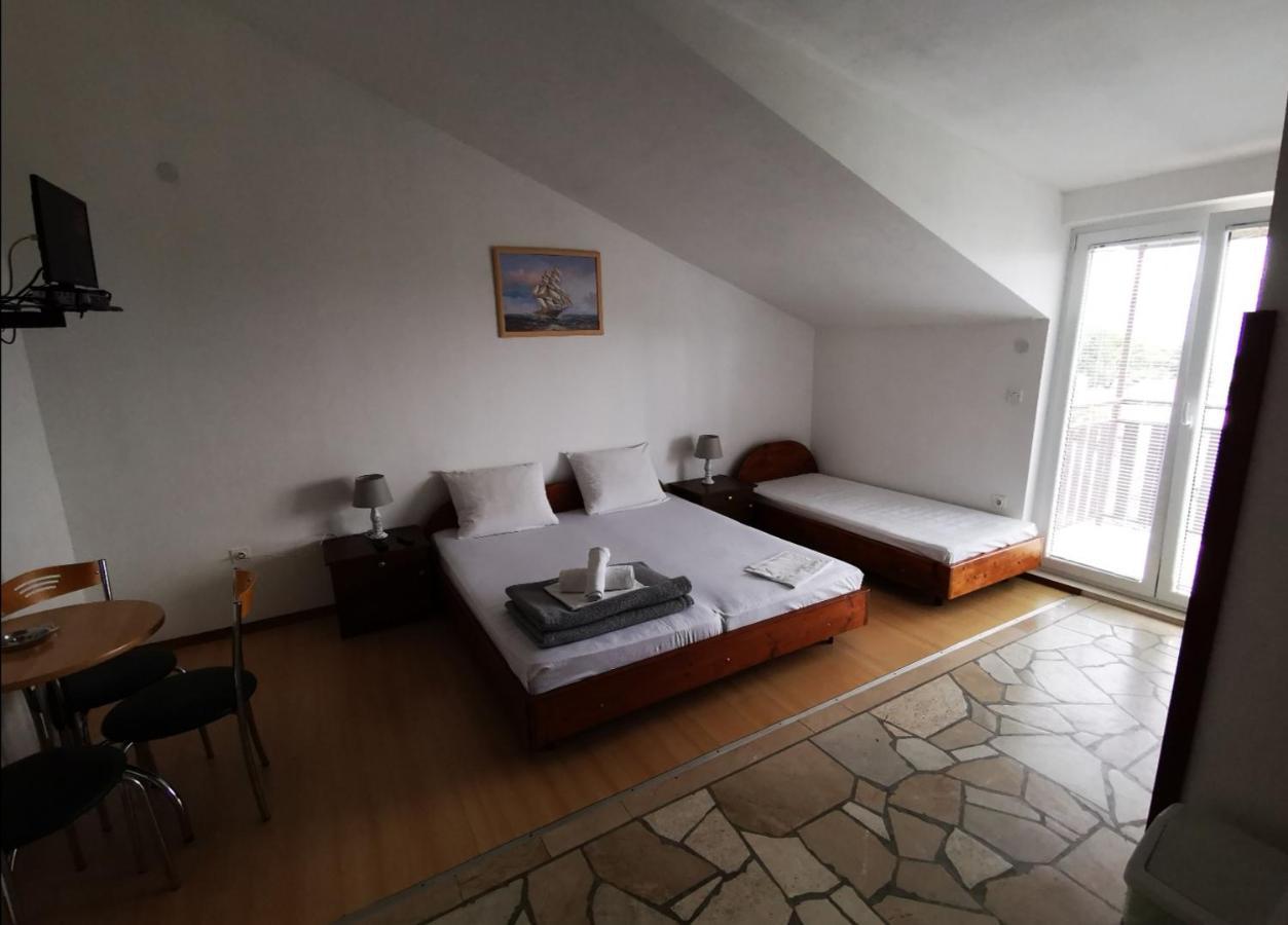 Apartments Plazibat Škrip Zewnętrze zdjęcie