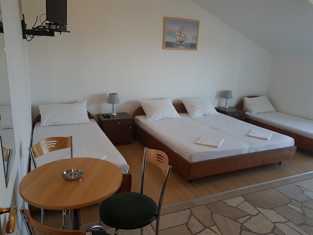 Apartments Plazibat Škrip Zewnętrze zdjęcie